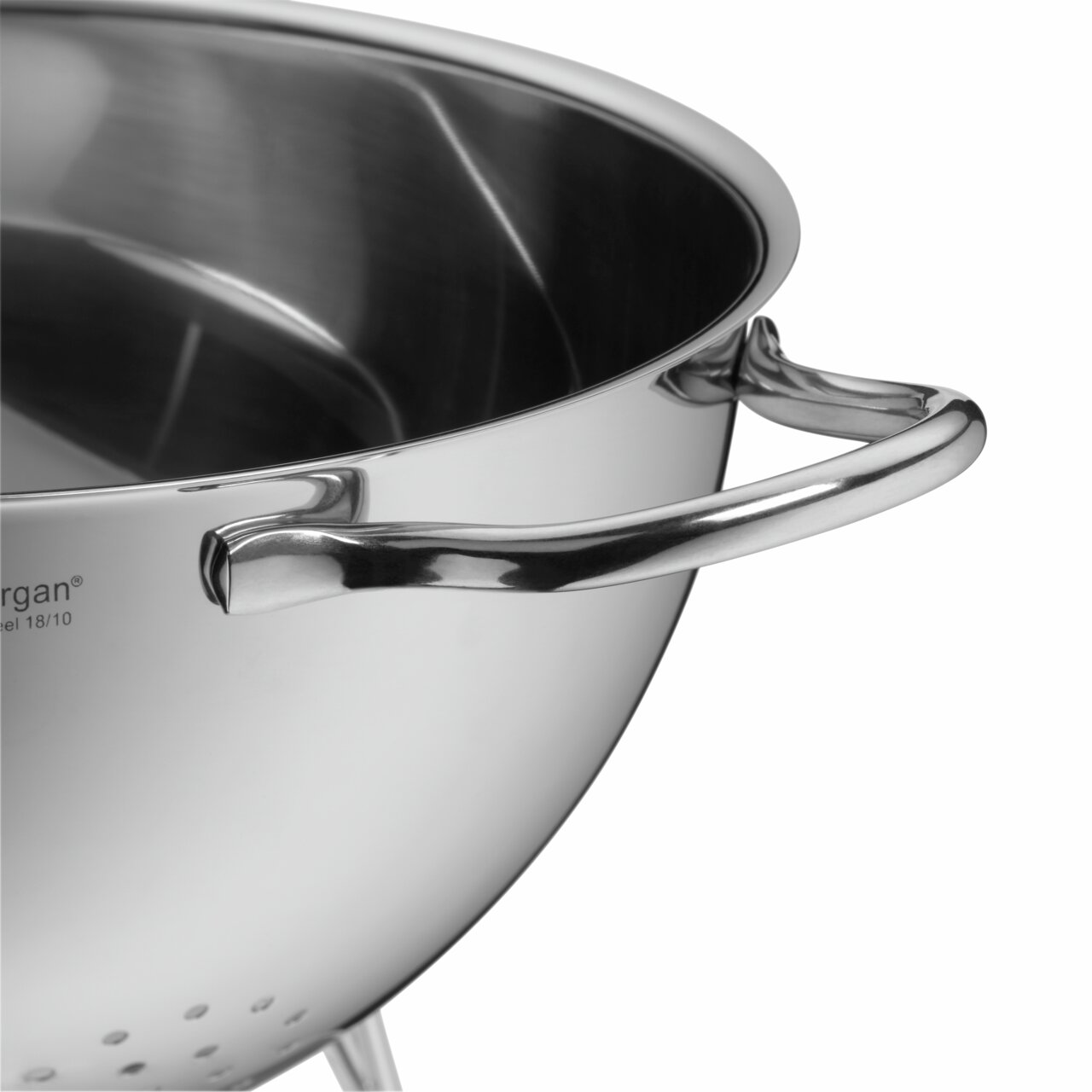Nahaufnahme eines Edelstahl-Salatseihers GOURMET 24cm mit Griffen, seitliche Perspektive