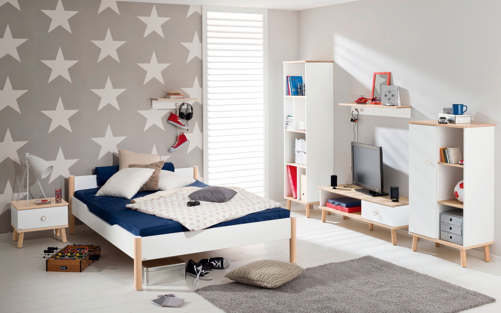 Jugendzimmer mit Jugendliege in modernem Design, seitliche Perspektive