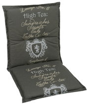 Niederlehnerauflage mit dekorativem Schriftzug und Wappen, seitliche Perspektive