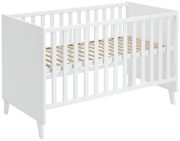 Weißes Babybett aus Holz mit Gitterstäben, seitliche Perspektive