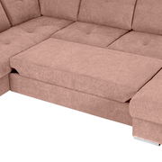 Nahaufnahme einer braunen Eckcouch mit Ottomane, perspektivisch von oben fotografiert.