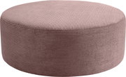 Runder, gepolsterter Pouf/Hocker in Altrosa mit gerippter Cord-Optik, freigestellt auf weißem Hintergrund, Ansicht schräg von oben (3/4-Perspektive)