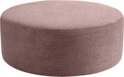 Runder, gepolsterter Pouf/Hocker in Altrosa mit gerippter Cord-Optik, freigestellt auf weißem Hintergrund, Ansicht schräg von oben (3/4-Perspektive)