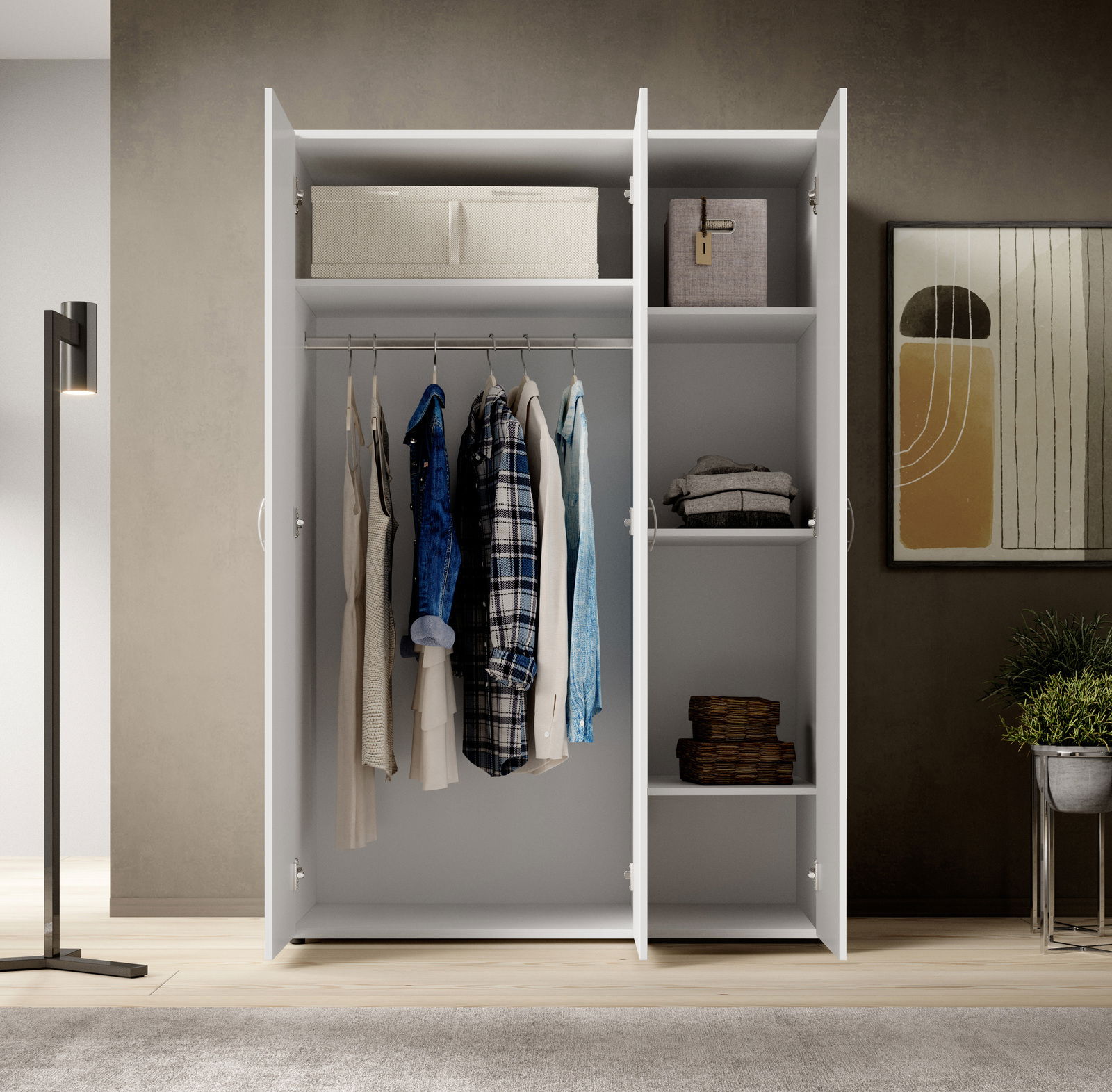 Drehtürenschrank 3-türig in moderner Inneneinrichtung, frontal geöffnet mit Kleidung und Regalfächern.