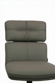 Vorderansicht eines modernen, gepolsterten Stuhls mit grauem Bezug und ergonomischem Design.
