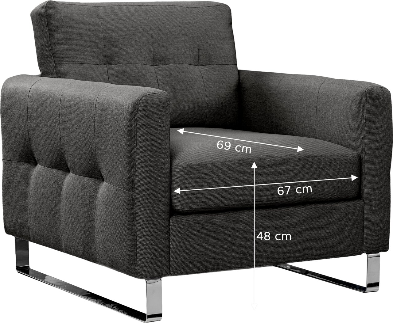 Dunkelgrauer Polstersessel mit breiten Armlehnen, gesteppter Rückenlehne und verchromten Kufenfüßen, Sitzmaße 69 x 67 cm und Sitzhöhe 48 cm, Ansicht schräg von vorne.
