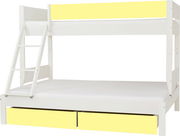 Etagenbett mit Absturzsicherung und Leiter, seitliche Perspektive