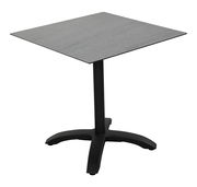 Moderner quadratischer Gartentisch mit schwarzer Tischplatte und stabilem Mittelfuß, seitliche Perspektive