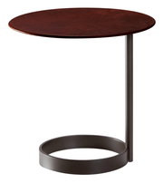 Moderner Beistelltisch mit runder, dunkler Holzplatte und Metallgestell, seitliche Perspektive