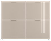 Beiger, moderner Schrank mit vier glatten Fronten und dezenten Griffleisten, frontale Ansicht