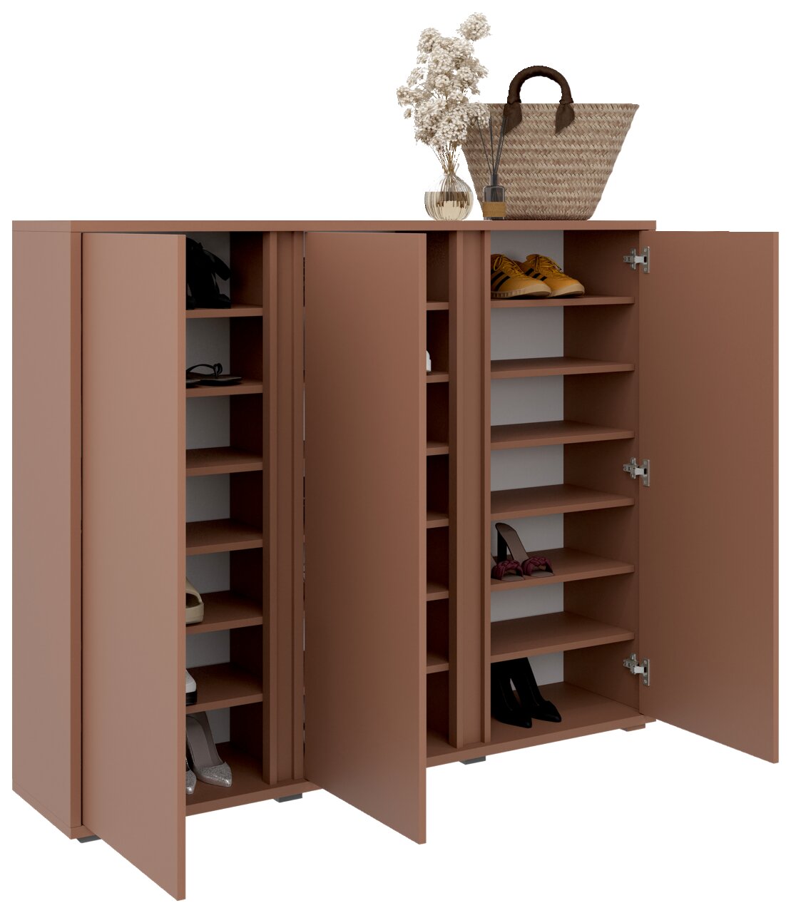 Moderne schoenenkast in bruine kleur met open deuren, met daarin verschillende planken met schoenen. Vooraanzicht.