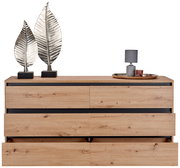 Frontale Ansicht eines XL-Sideboards aus Holz mit offenen Schubladen, dekoriert mit zwei silbernen Blattskulpturen und einer Lampe auf einem Tablett.