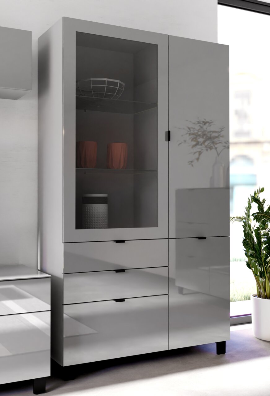 Moderne Vitrine in Hochglanzoptik mit Glastür und Schubladen, seitliche Perspektive