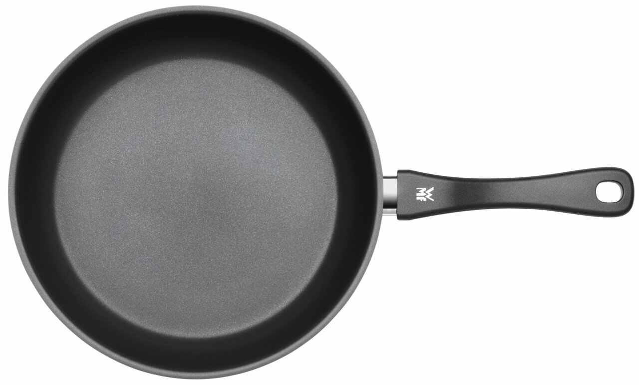Koekenpan van 28 cm, gezien van bovenaf, met zwart handvat