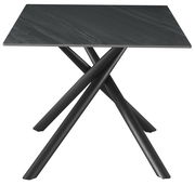 Moderner Esstisch mit schwarzer Tischplatte und gekreuzten Beinen, seitliche Perspektive