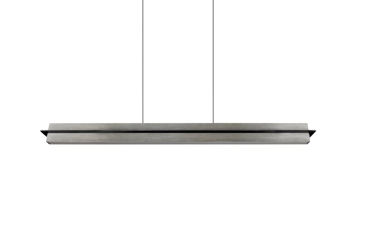 Moderne LED-Hängeleuchte in rechteckiger Form, seitliche Perspektive