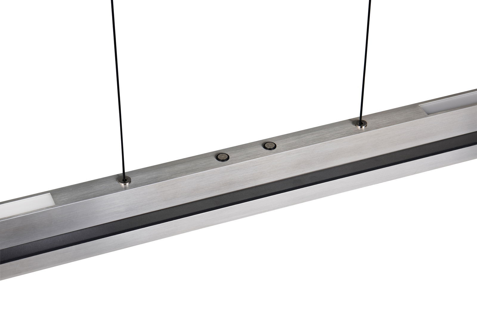 Moderne LED-Hängeleuchte aus Metall in Nahaufnahme, seitliche Perspektive