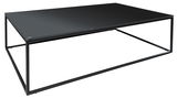 Moderner Couchtisch mit schwarzer Glasplatte und minimalistischem Metallrahmen, seitliche Perspektive