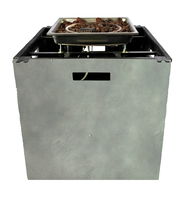 Frontale Ansicht eines Tischfußes der Comfort-Lounge mit integriertem Feuerstelleinsatz und Lavasteinen.