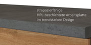 Nahaufnahme einer strapazierfähigen, HPL-beschichteten Arbeitsplatte in trendstarkem Design, seitliche Perspektive