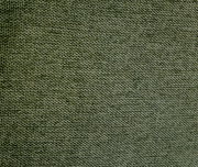 Nahaufnahme eines grünen Stoffes mit feiner Webstruktur, perspektivisch von oben betrachtet.