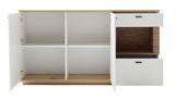 Weißes Sideboard mit offenen Türen und Schubladen, zeigt Innenfächer und Holzdetails, frontale Ansicht
