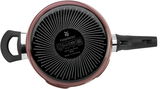 Top-Ansicht eines WMF Fusiontec Schnellkochtopfs mit rotem Rand und schwarzem Griff, geeignet für alle Herdarten, Made in Germany.
