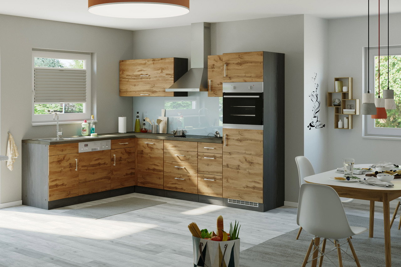 Moderne Eck-Küchenzeile in Holzoptik mit grauen Arbeitsflächen, ausgestattet mit Backofen, Herd und Spüle. Perspektive von vorne links.