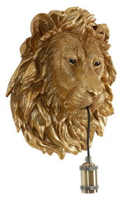Goldene Wandleuchte in Form eines Löwenkopfes, frontal abgebildet, mit einer Lampenfassung, die aus dem Maul des Löwen herausragt.