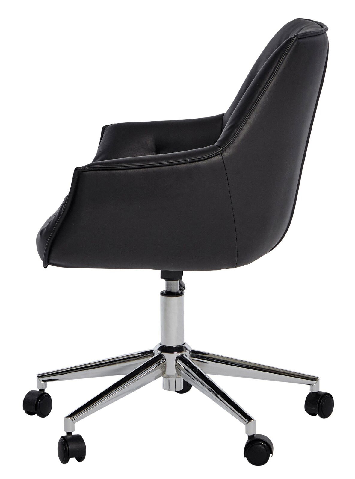Schwarzer Bürostuhl aus seitlicher Perspektive mit verchromtem Fußkreuz und Rollen.