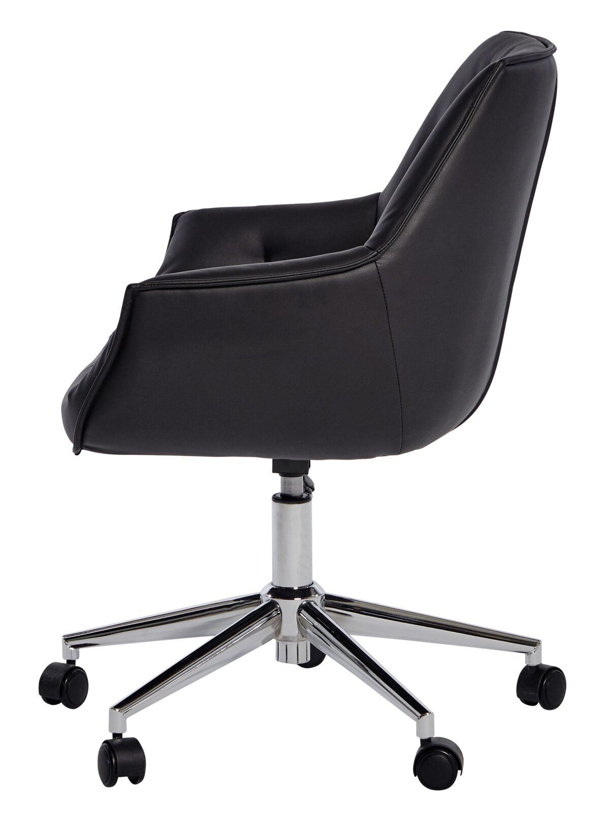 Schwarzer Bürostuhl aus seitlicher Perspektive mit verchromtem Fußkreuz und Rollen.