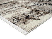 Designer Teppich in Erdtönen mit abstraktem Muster, seitliche Perspektive