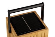Solarlampe aus Holz mit schwarzem Griff und Solarpanel, Ansicht von oben