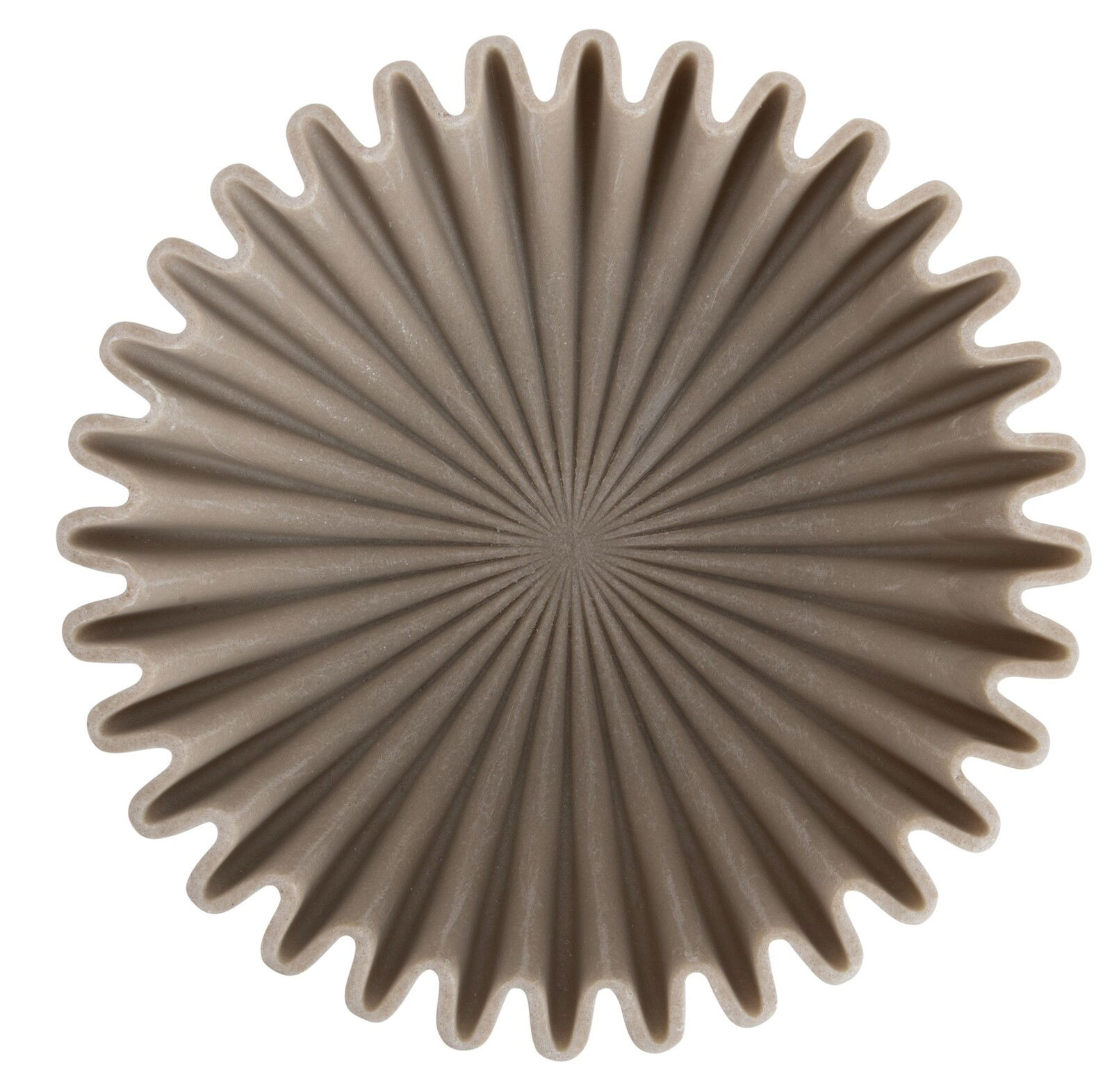 Obenansicht einer mittelgroßen, hellgrauen Schale mit geriffeltem Rand und strahlenförmigem Muster.