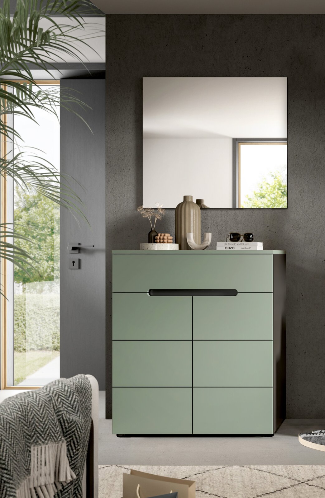 Modernes mintgrünes Sideboard/Kommode mit Schubladen und Türen unter einem rechteckigen Wandspiegel, dekoriert mit Vasen und Büchern, frontale Perspektive in einem minimalistischen Wohnraum