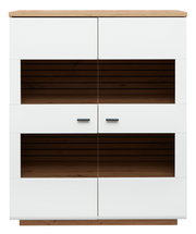 Frontansicht eines modernen Highboards mit weißen Türen und Holzdetails, zwei offenen Regalfächern und schwarzen Griffen.