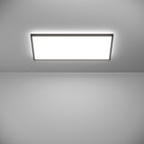Rechteckige LED-Deckenleuchte ROVITO, von unten betrachtet, mit gleichmäßiger Lichtverteilung und modernem Design.