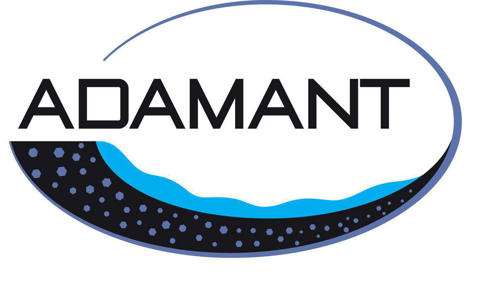 Logo der Marke Adamant mit stilisiertem Design in einer ovalen Form, seitliche Perspektive