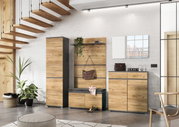 Moderne Garderobenkombination in Holzoptik mit Schuhschrank, Schuhbank, Garderobenpaneel und Spiegel, seitliche Perspektive