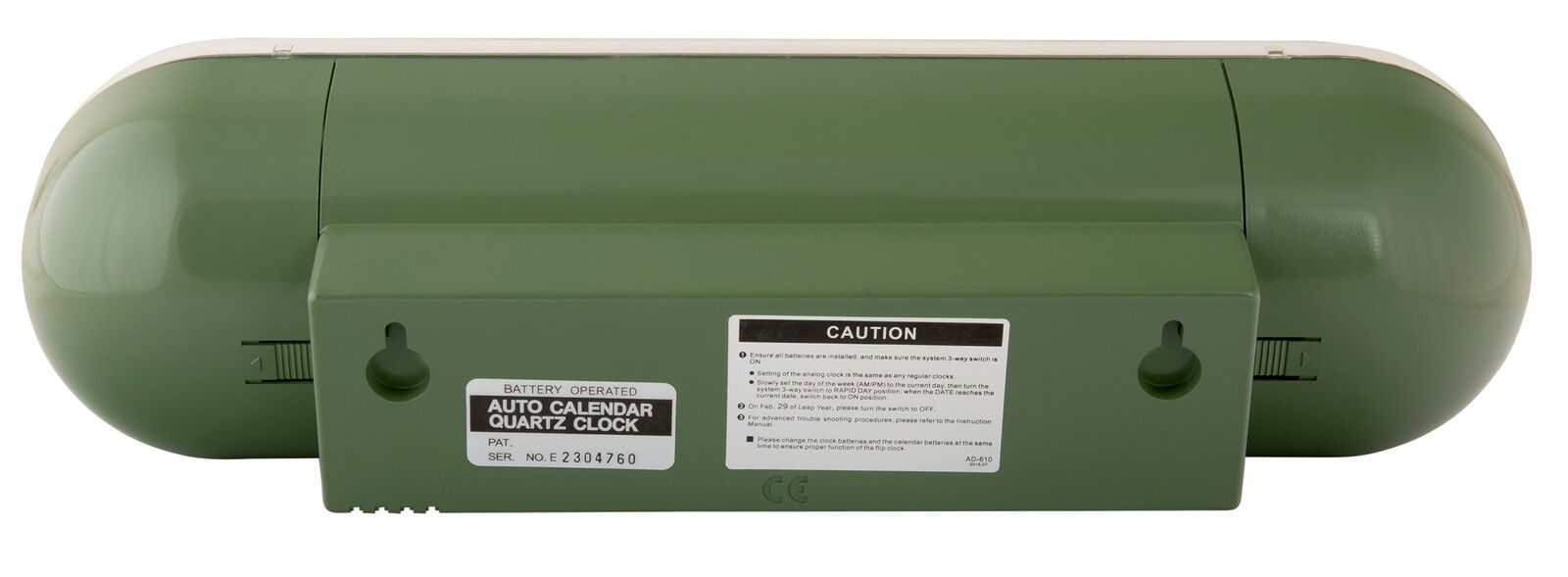 Rückansicht einer grünen Tischuhr mit Batteriefach und Bedienungselementen.