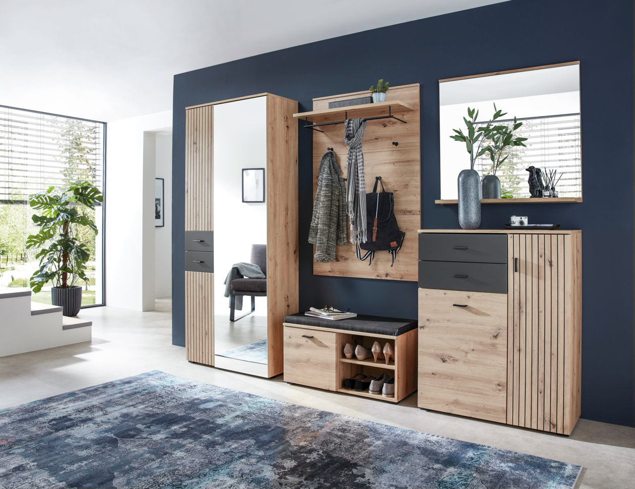 Voleo Garderoben-Set BUFFALO Moderne Garderobeneinrichtung in Holzoptik mit Spiegel, Schuhschrank, Garderobenpaneel und Dekoration, seitliche Perspektive