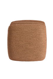 Brauner Sitzpuff aus Stoff, frontal fotografiert