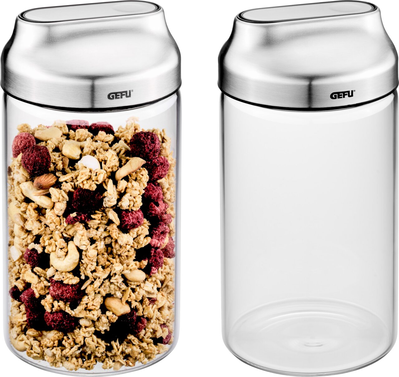 Zwei Vorratsdosen aus Glas mit Edelstahl-Deckel, eine gefüllt mit Müsli, aus frontaler Perspektive.