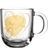 Glas-Tasse mit der Aufschrift 'Beste Oma' in einem gelben Herz, seitliche Perspektive