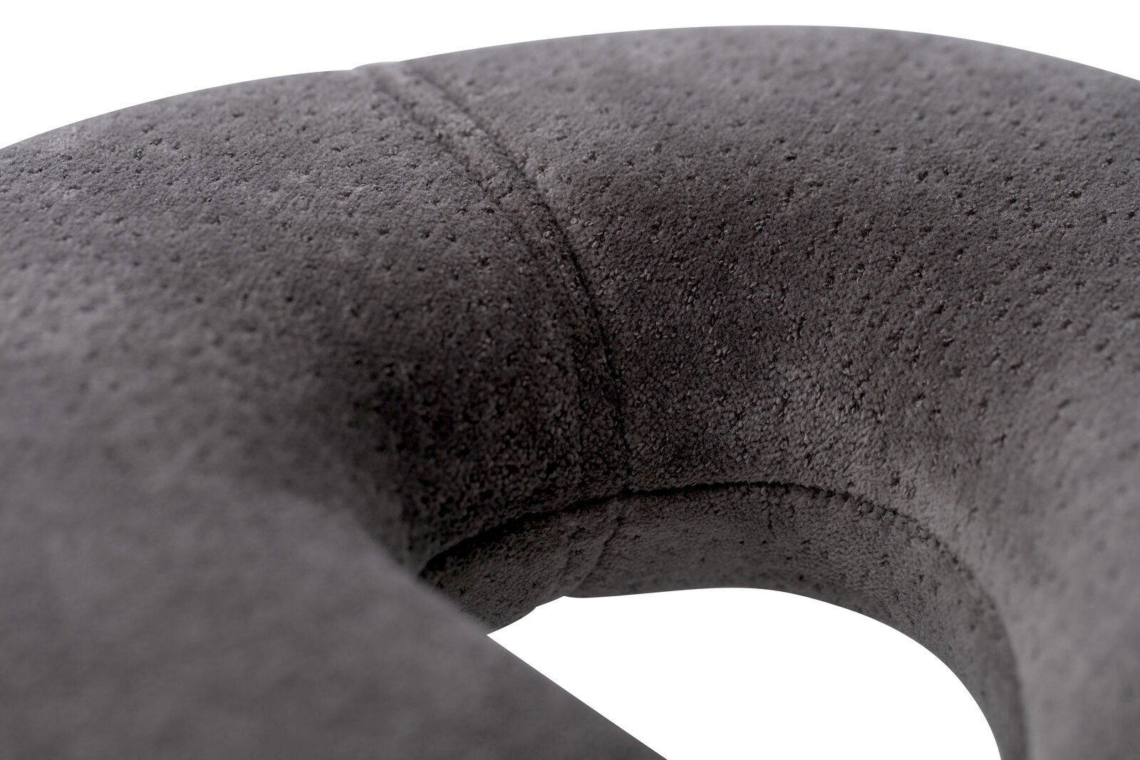 Nahaufnahme eines grauen Tempur Transitkissens mit weicher, texturierter Oberfläche.