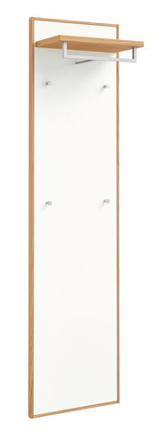 Wandgarderobe mit weißer Rückwand, Holzrahmen, Ablage aus Holz, Kleiderstange aus Metall und vier Haken, schräg von vorn links fotografiert
