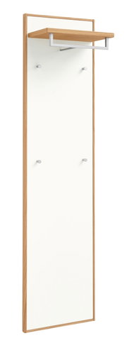 Wandgarderobe mit weißer Rückwand, Holzrahmen, Ablage aus Holz, Kleiderstange aus Metall und vier Haken, schräg von vorn links fotografiert