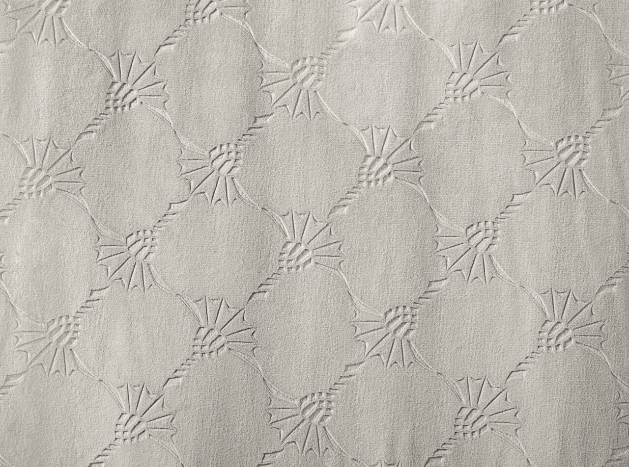 JOOP! Dekoschal J!IMPRESS Nahaufnahme eines Dekoschals mit einem strukturierten, geometrischen Muster in neutralen Tönen.