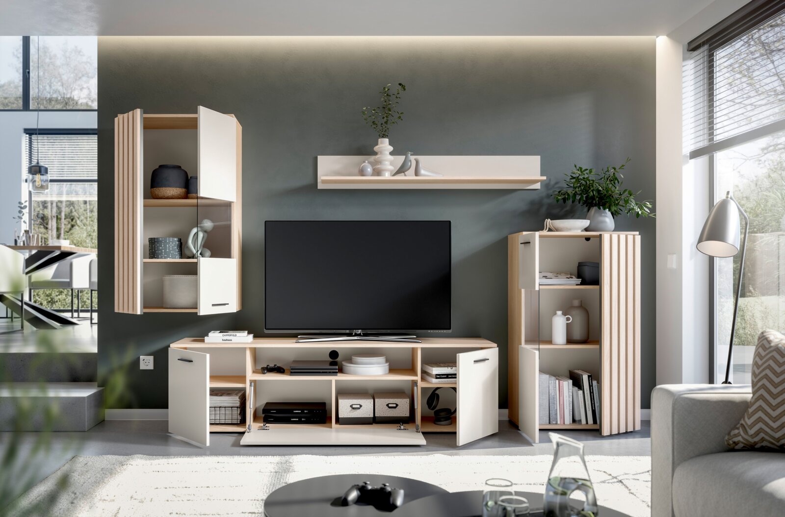 Modernes Wohnzimmerset mit TV-Lowboard, zwei Schränken und Wandregal in Weiß und Holzoptik, frontale Perspektive auf die TV-Wand