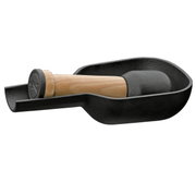 Gewürzmörser mit Stößel aus Gusseisen und Holz, seitliche Perspektive